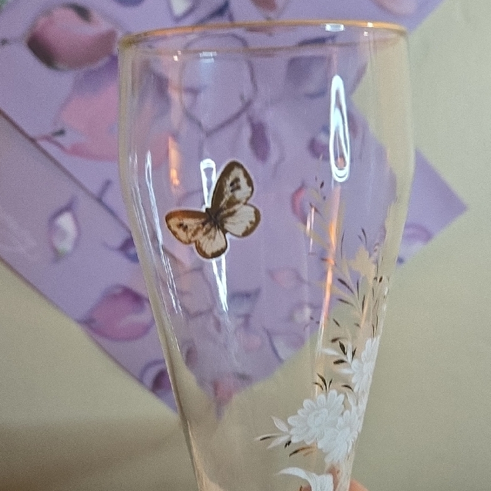 Floral Etched Glass Vase - Picture 4 of 7